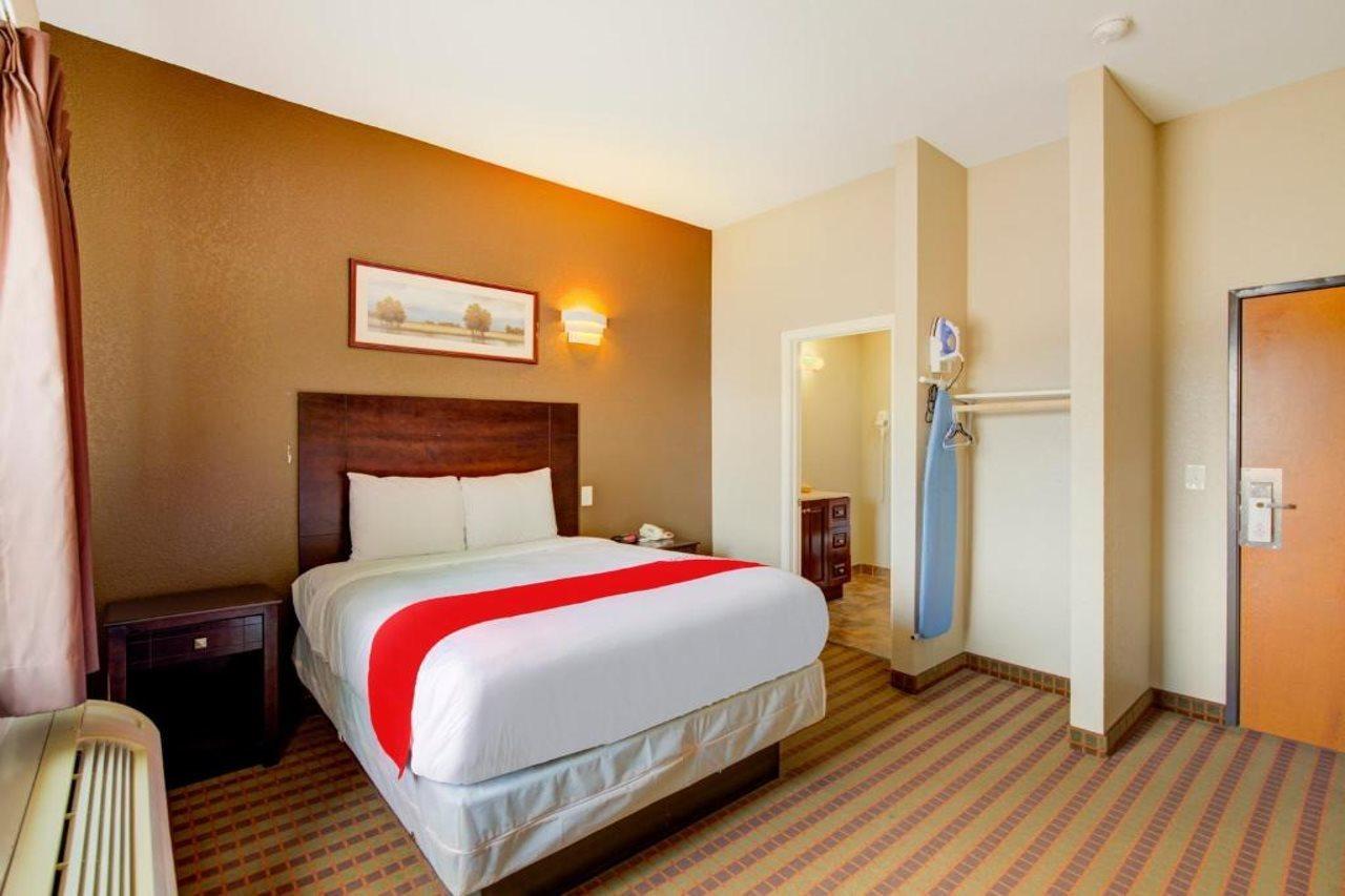 Hotel Dilley Grand Exteriér fotografie