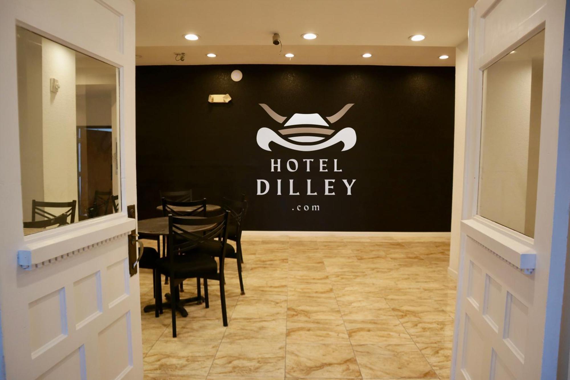 Hotel Dilley Grand Exteriér fotografie