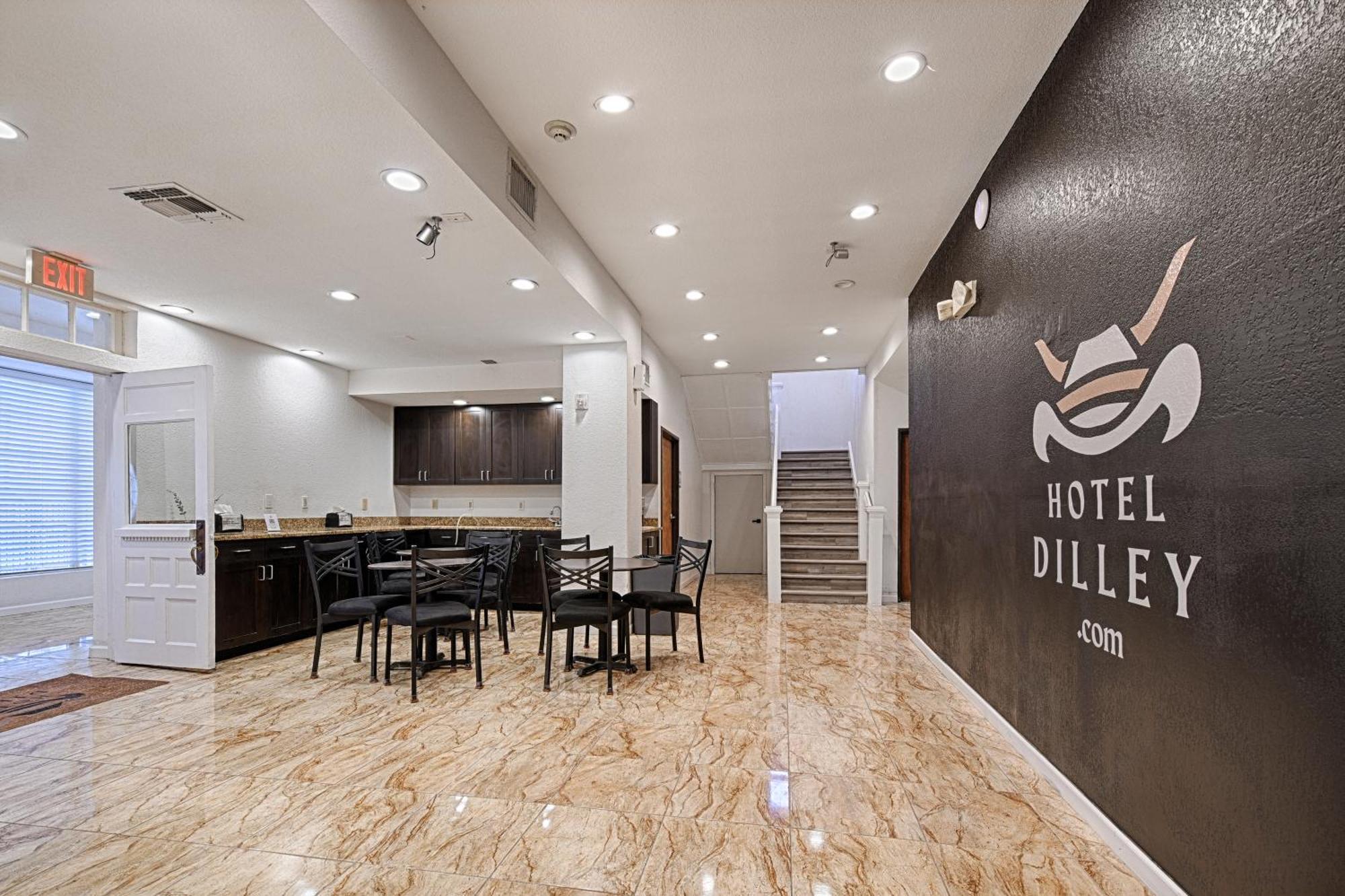 Hotel Dilley Grand Exteriér fotografie