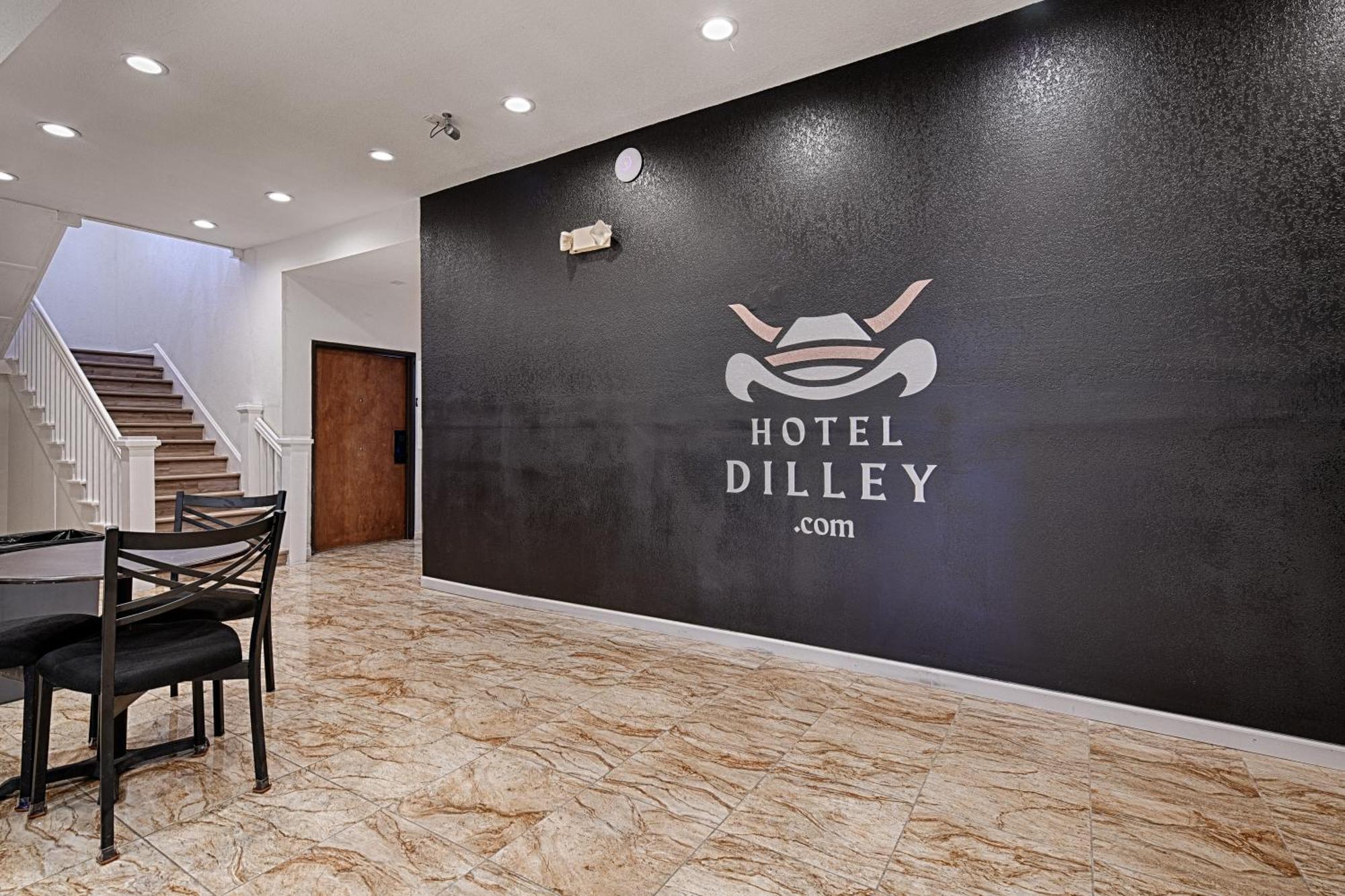 Hotel Dilley Grand Exteriér fotografie