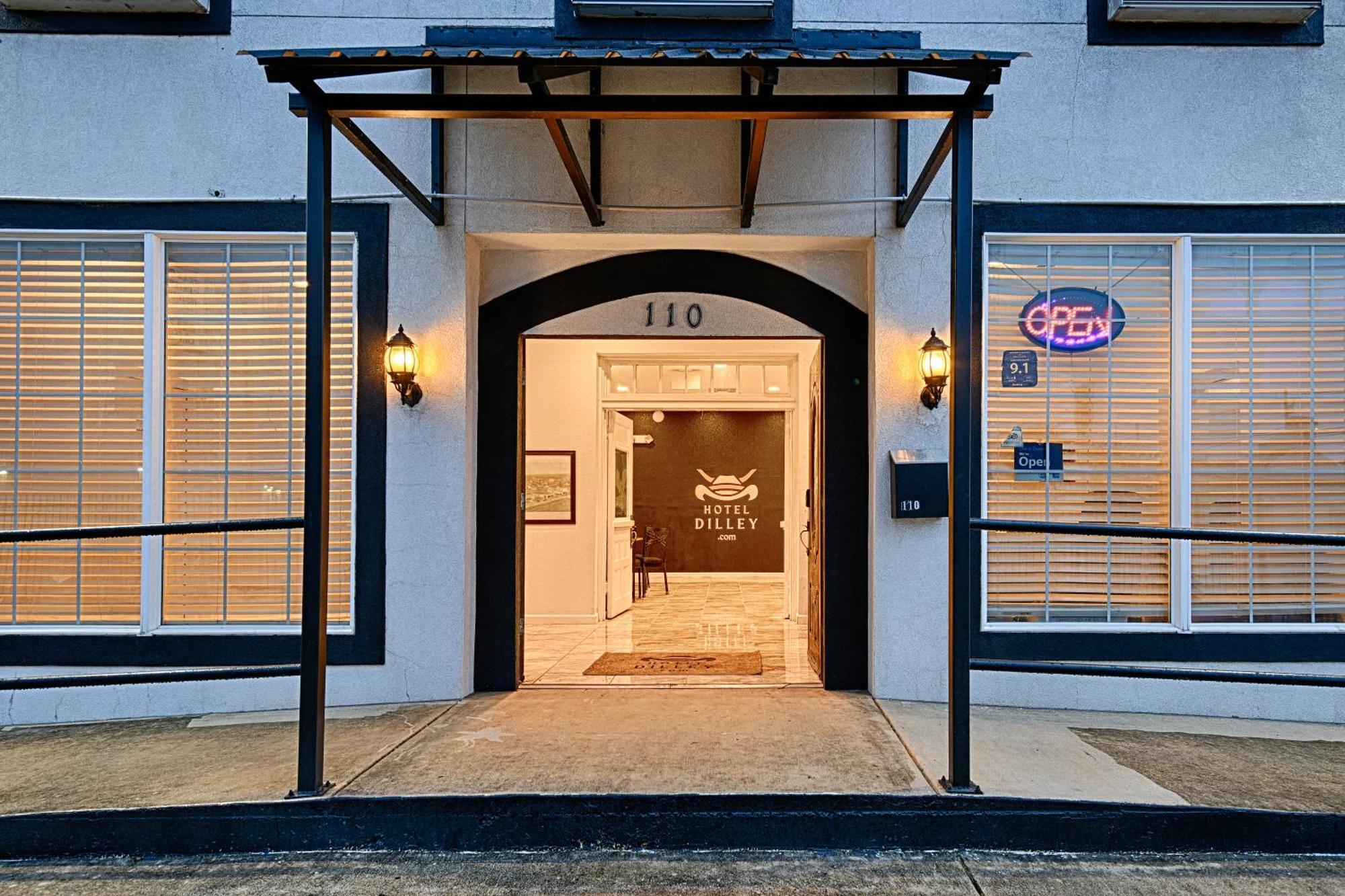 Hotel Dilley Grand Exteriér fotografie